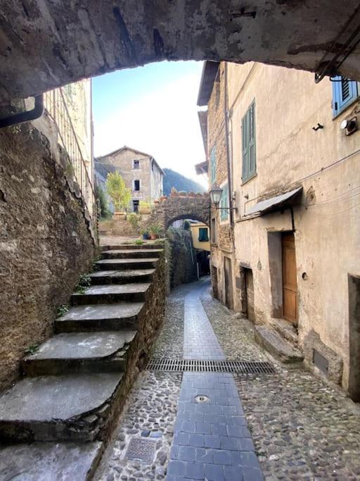 Iconic Italian Townhouse W Rooftop Terrace & Mountain View, بينيا المظهر الخارجي الصورة