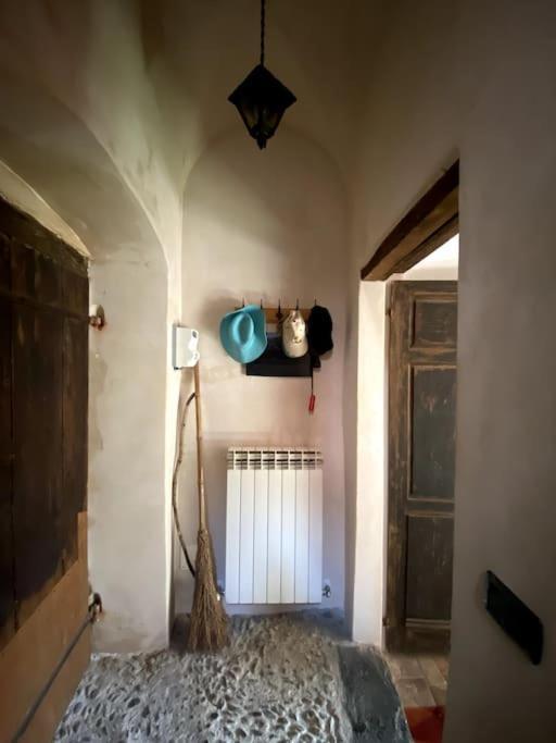 Iconic Italian Townhouse W Rooftop Terrace & Mountain View, بينيا المظهر الخارجي الصورة