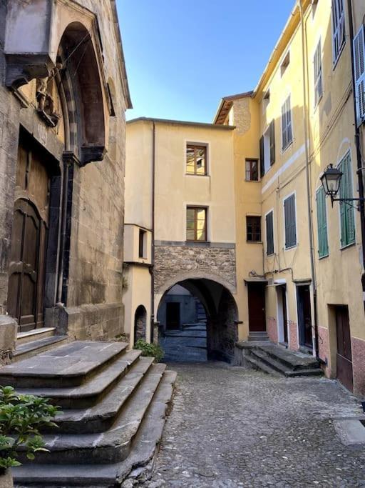 Iconic Italian Townhouse W Rooftop Terrace & Mountain View, بينيا المظهر الخارجي الصورة