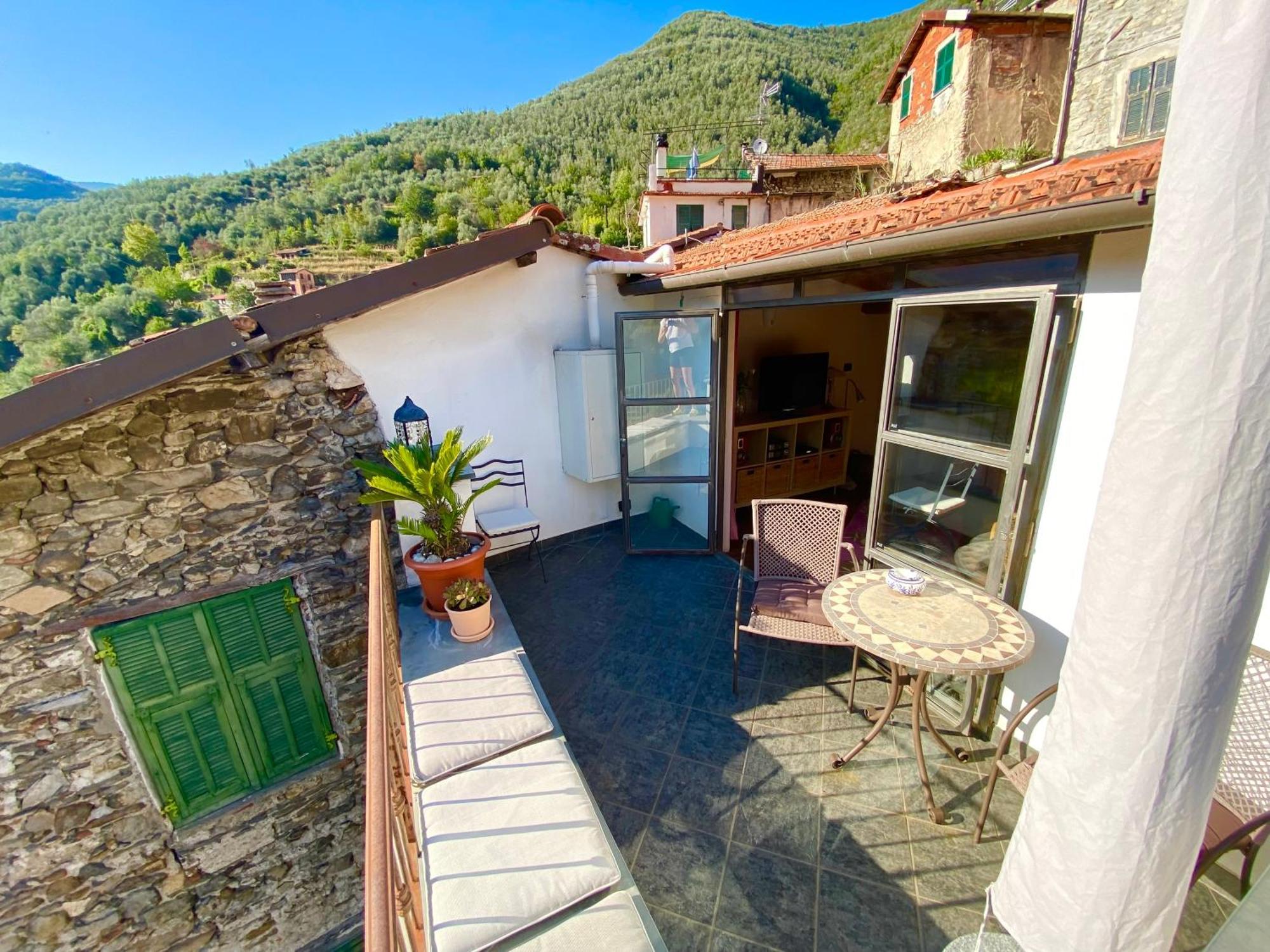 Iconic Italian Townhouse W Rooftop Terrace & Mountain View, بينيا المظهر الخارجي الصورة