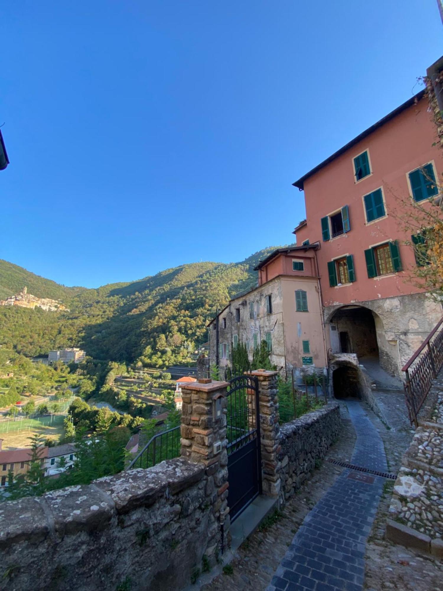Iconic Italian Townhouse W Rooftop Terrace & Mountain View, بينيا المظهر الخارجي الصورة