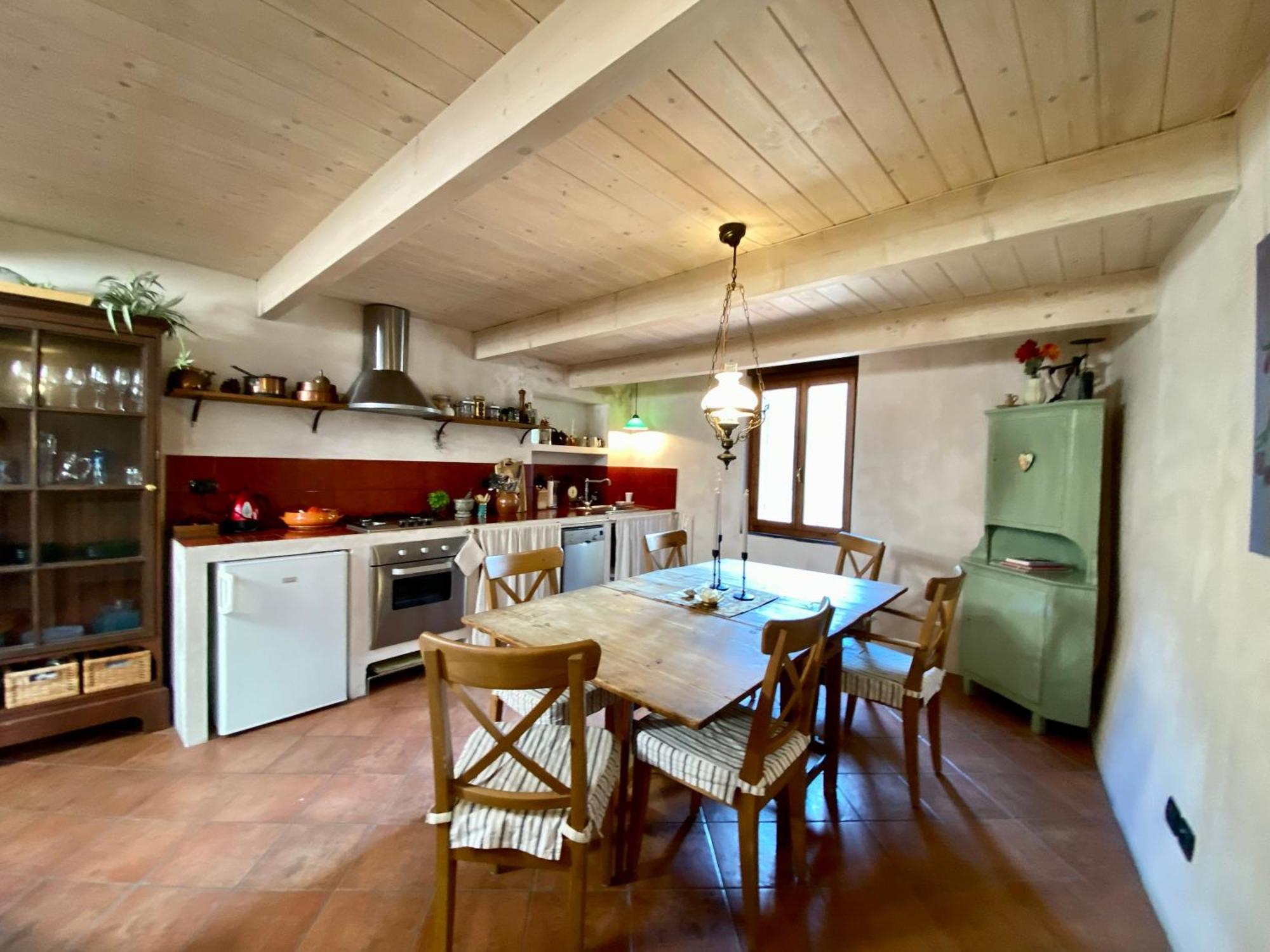 Iconic Italian Townhouse W Rooftop Terrace & Mountain View, بينيا المظهر الخارجي الصورة