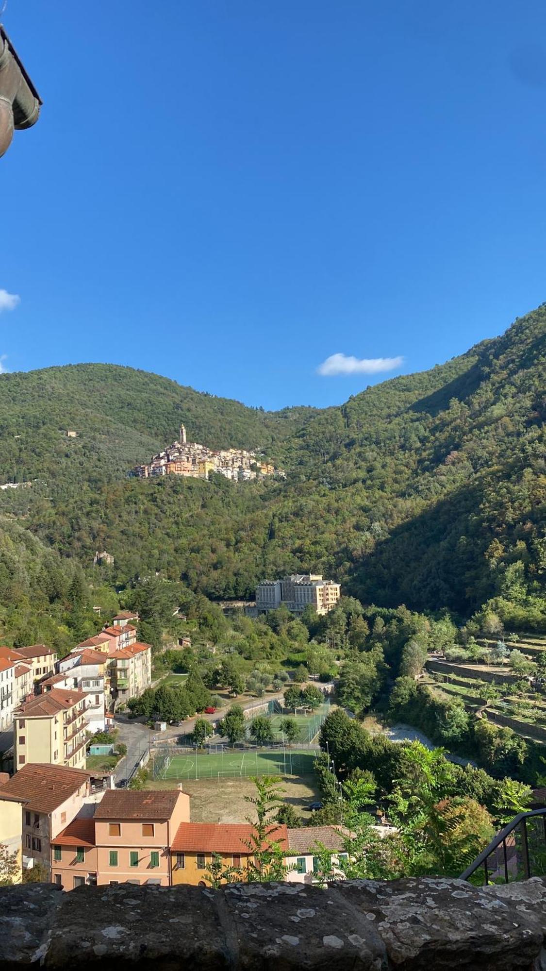Iconic Italian Townhouse W Rooftop Terrace & Mountain View, بينيا المظهر الخارجي الصورة