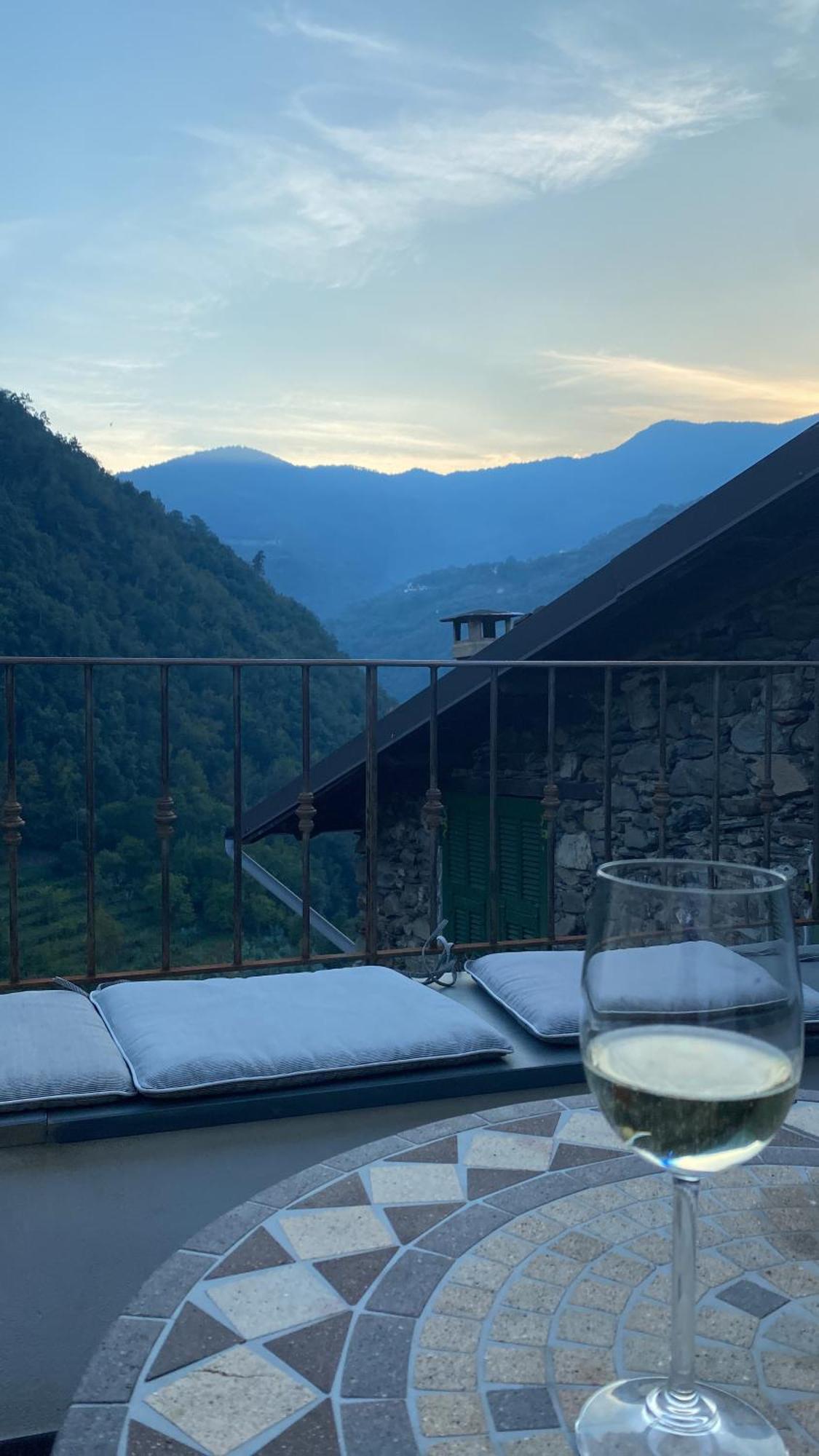 Iconic Italian Townhouse W Rooftop Terrace & Mountain View, بينيا المظهر الخارجي الصورة